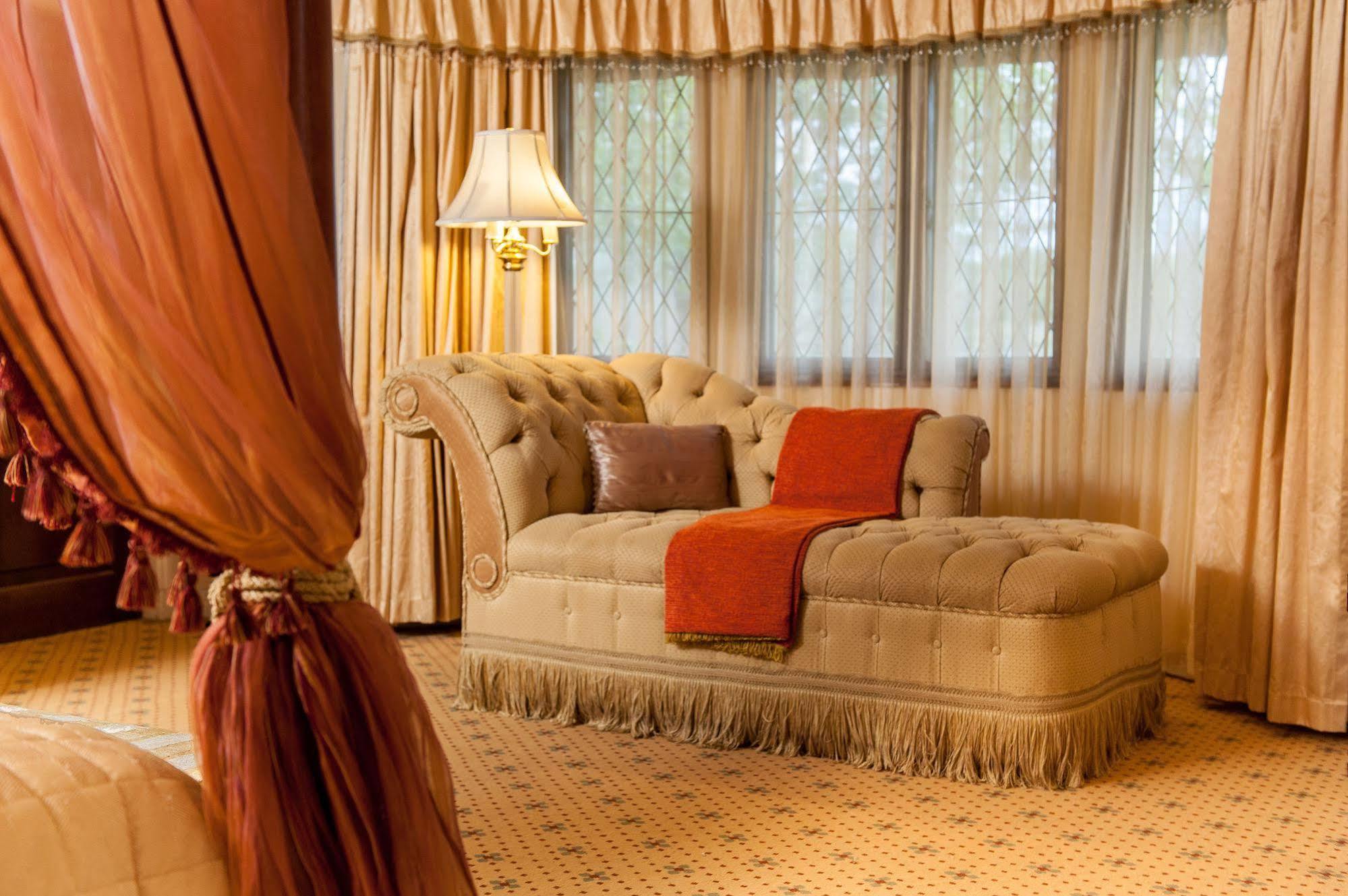 Anantara Stanley & Livingstone Victoria Falls Hotel Exterior photo